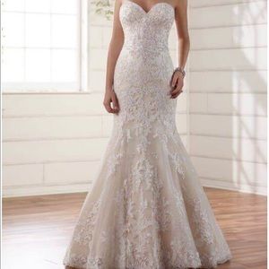 Essense of Australia Wedding Dress D2267